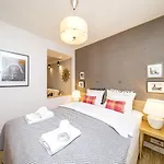 Golden With Air Condition By Your Freedom Appartement Warschau