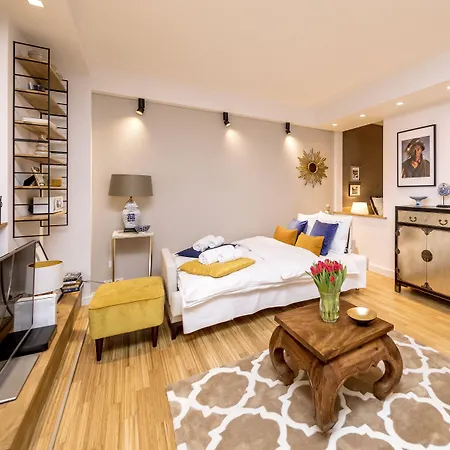 Apartment Golden With Air Condition By Your Freedom