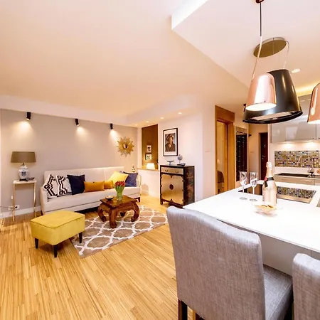 Apartment Golden With Air Condition By Your Freedom