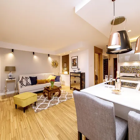 Golden With Air Condition By Your Freedom Varsovia