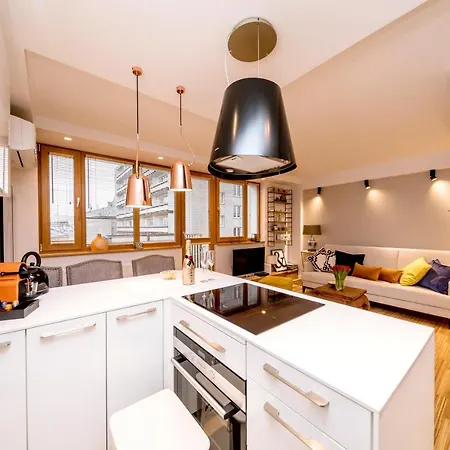 Golden With Air Condition By Your Freedom * Varšava